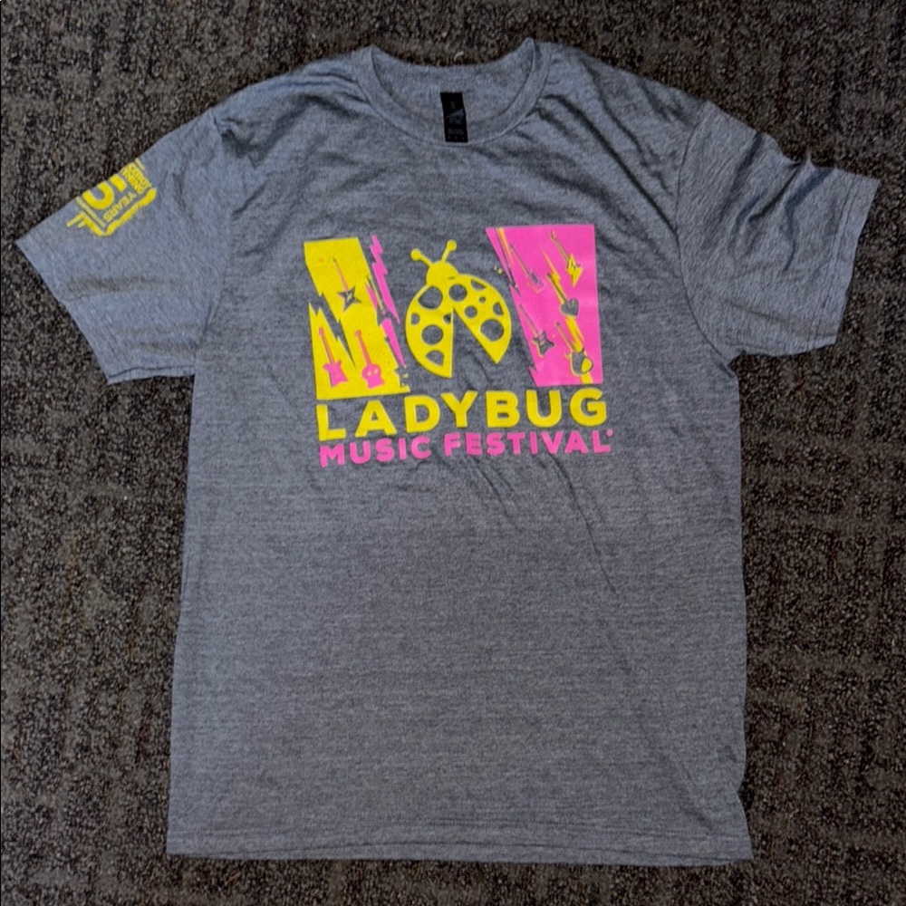 Gildan Gray and Yellow Short Sleeve Tees